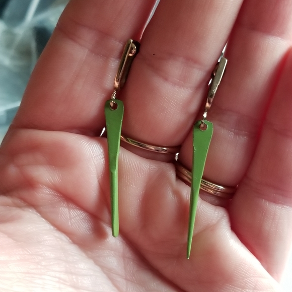 Vintage earrings green enamel retro dainty mod screwback screw back - Picture 6 of 10